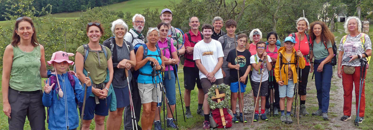 Gruppenbild der Wallfahrer/innen auf dem Pilgerweg