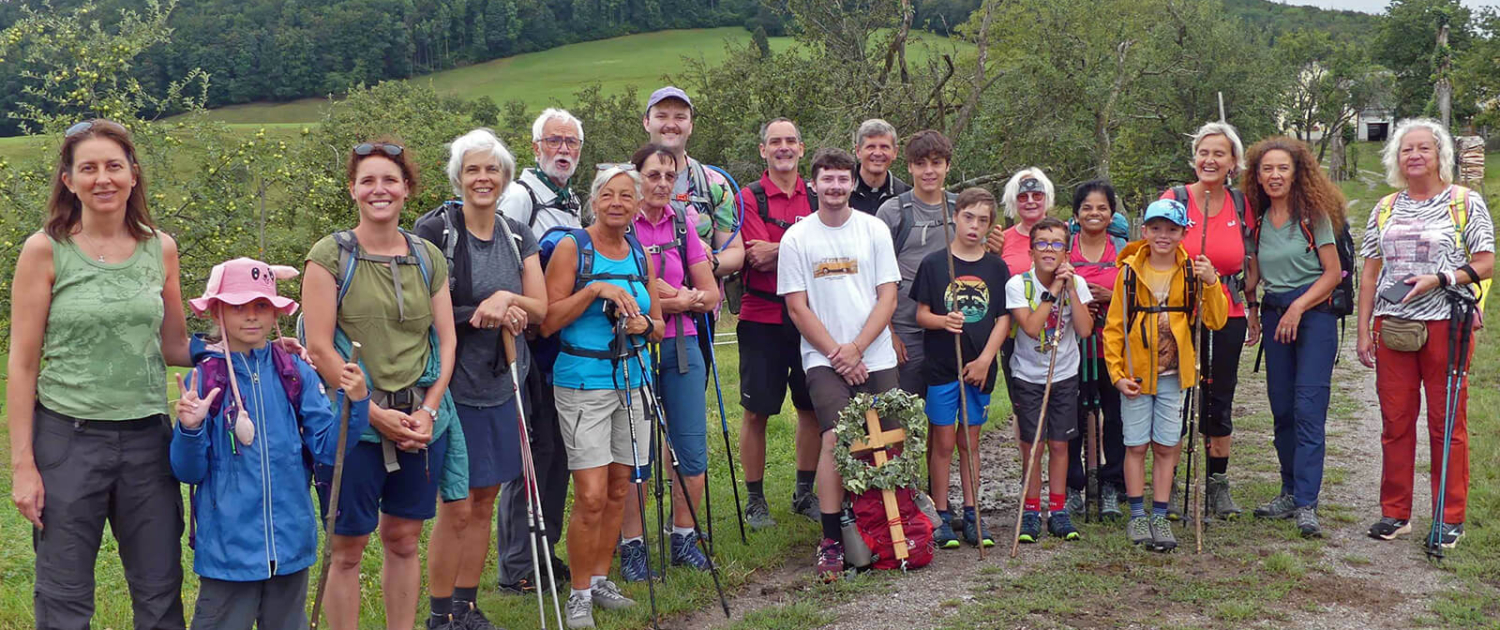 Gruppenbild der Wallfahrer/innen auf dem Pilgerweg